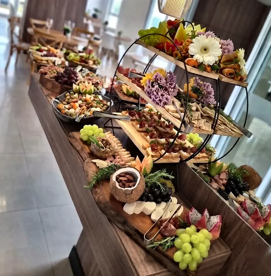Mesa de frios e aperitivos para evento